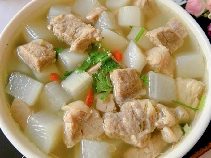 红皮萝卜炖排骨汤成品图