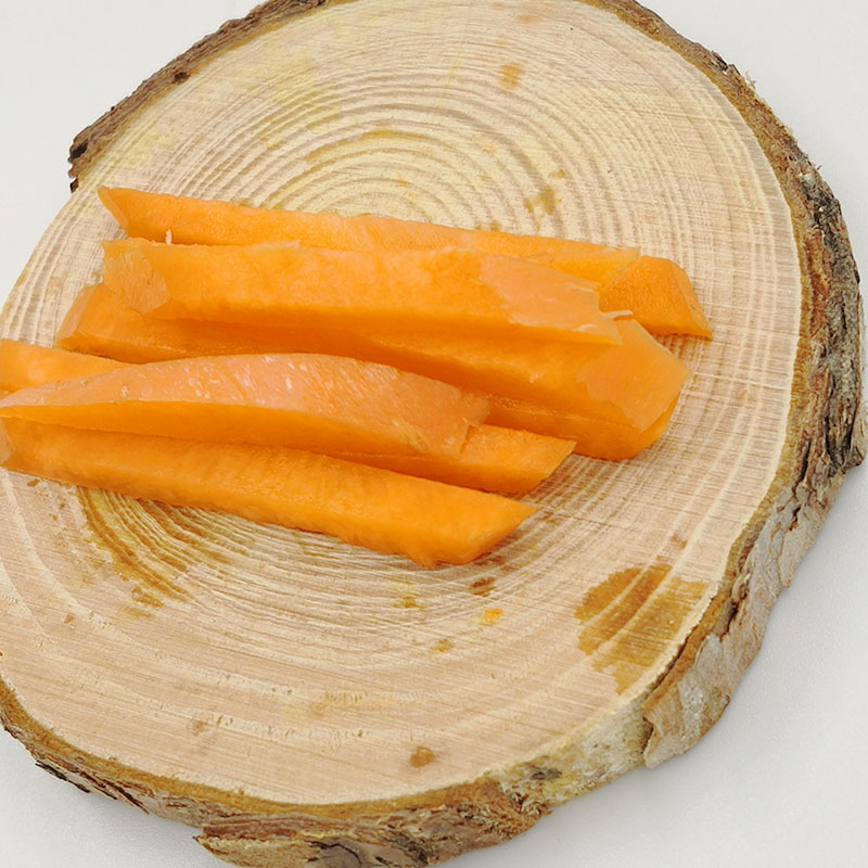 切开的胡萝卜横截面展示内部组织结构