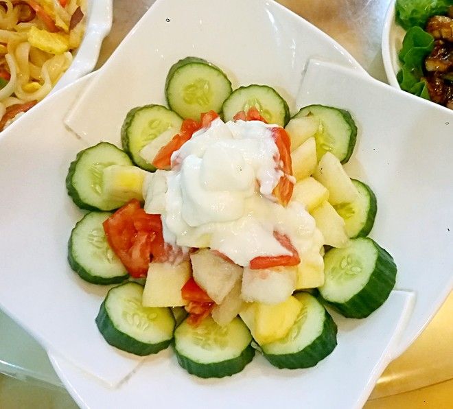 软软小黄瓜制作的沙拉