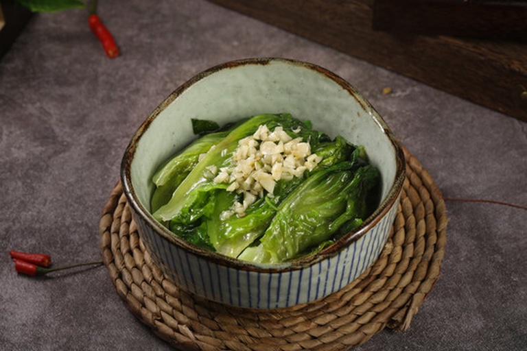 蒜蓉快炒散叶生菜成品图