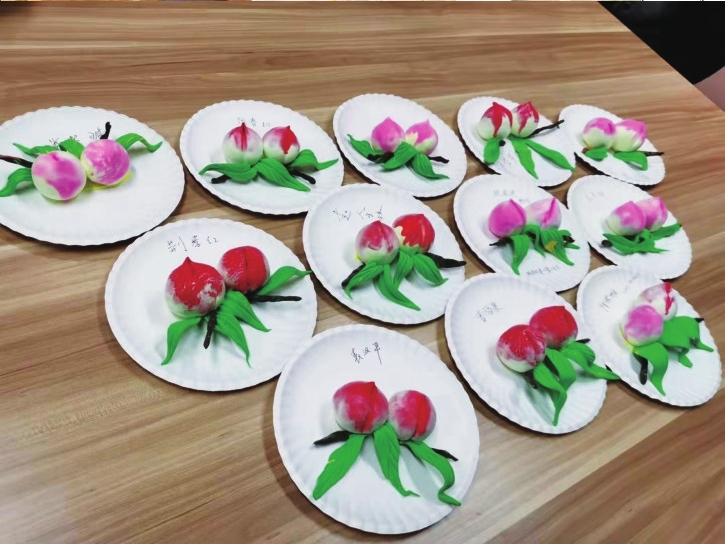 寿桃成品摆盘图