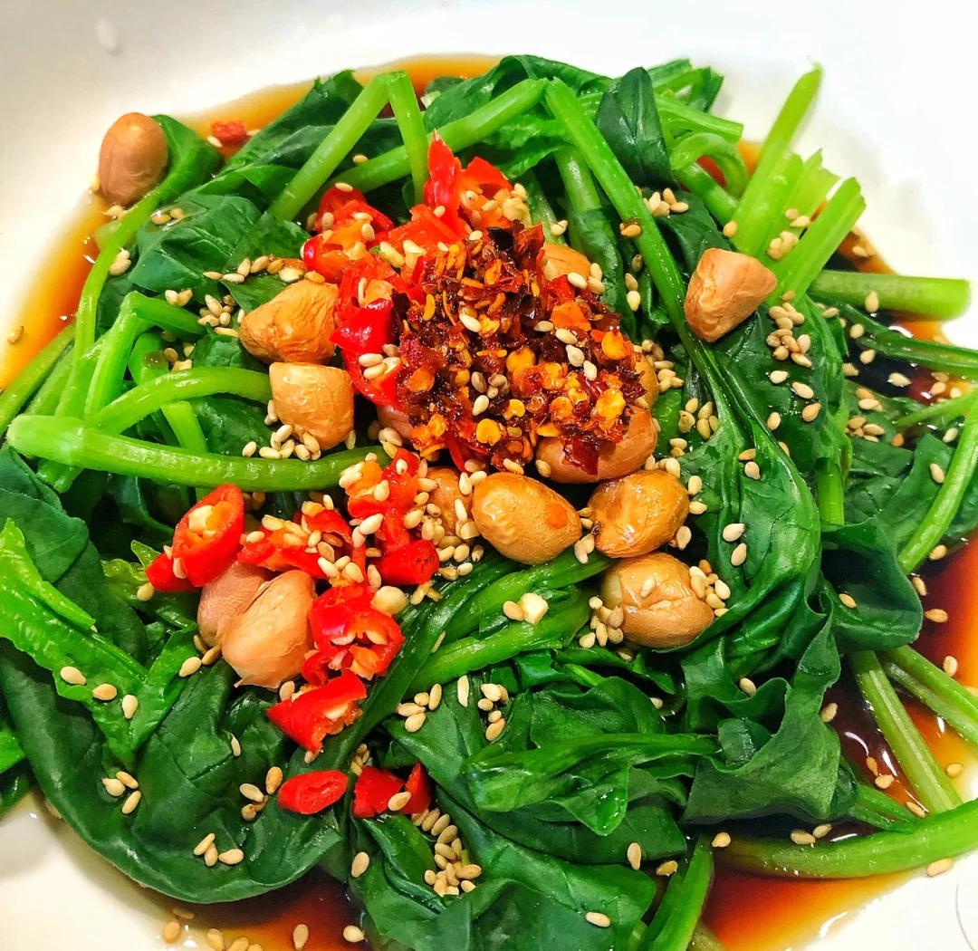 拌制老醋菠菜的过程