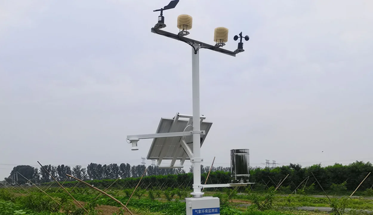 油菜田间气象监测站实景图