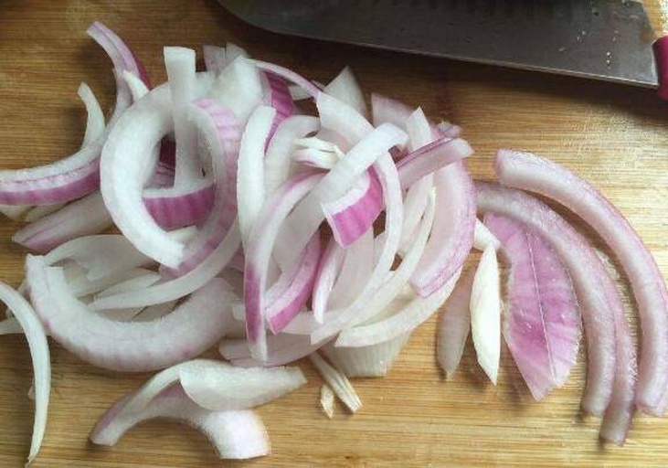 紫皮洋葱与菜肴搭配图