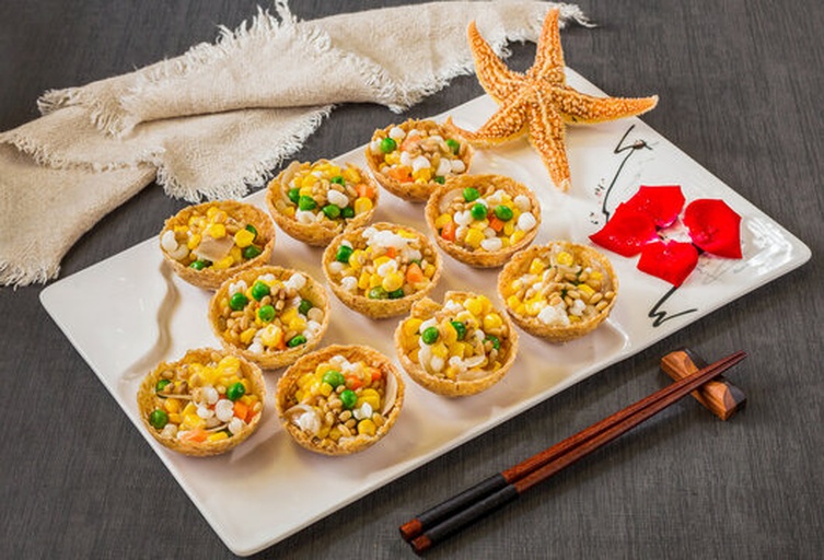 多种以豌豆陷为原料制作的甜点拼盘展示