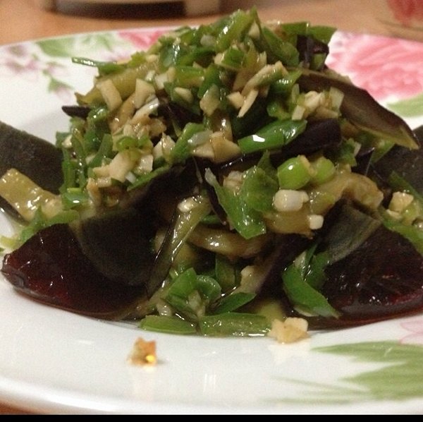 线椒茄子擂皮蛋与米饭搭配,色香味俱全 线椒茄子擂皮蛋与米饭搭配图