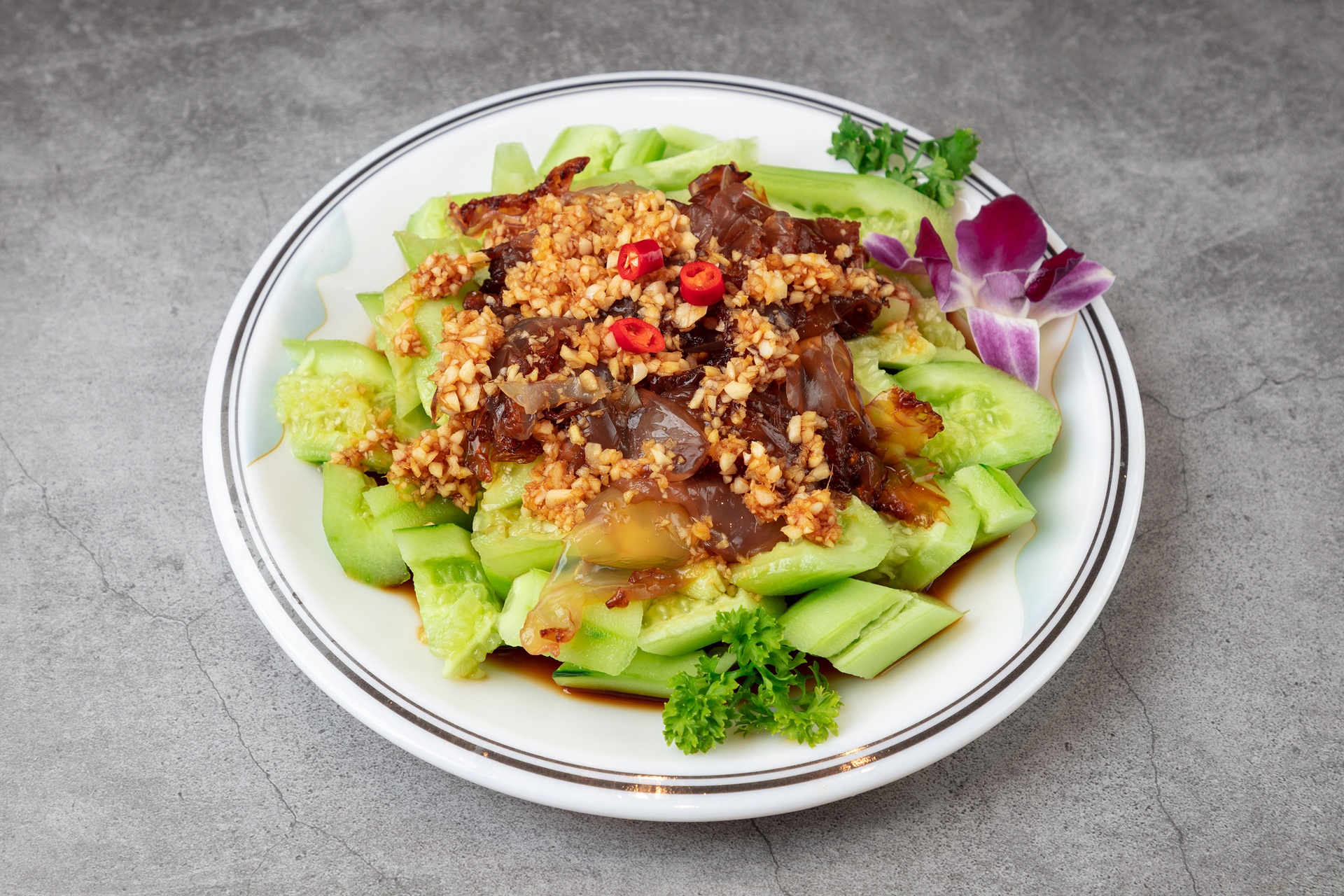 黄瓜拌毛木耳成品图