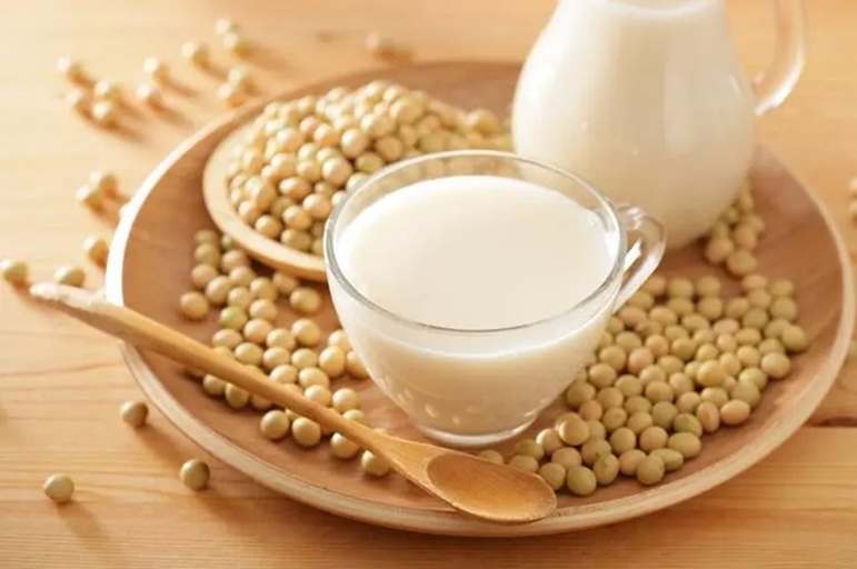 包装精美的大豆肽粉剂与胶囊产品展示图