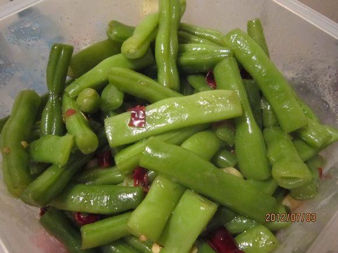 厨房中腌制过程展示