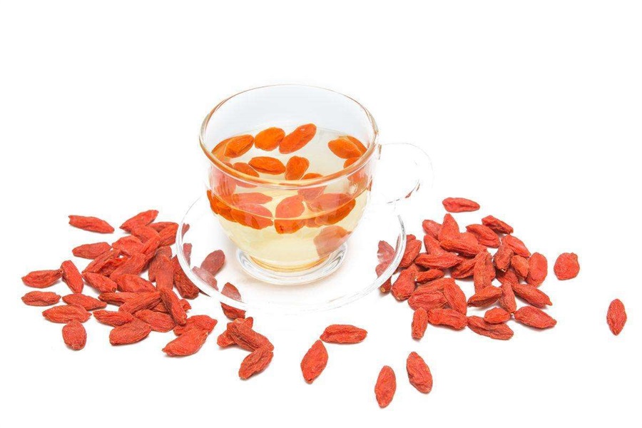 红枸杞泡水过程特写