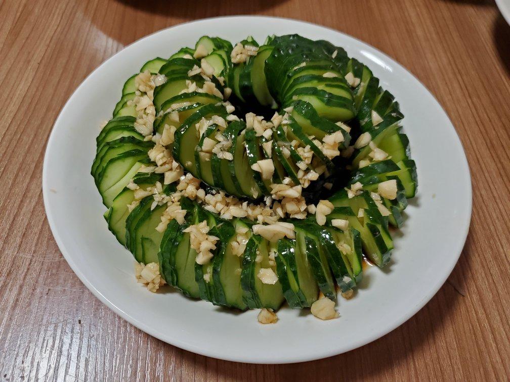 小黄瓜凉拌摆盘图