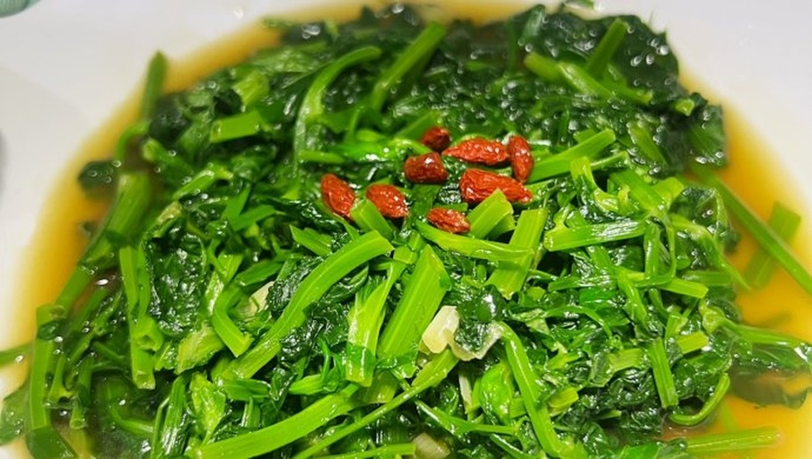 清炒枸杞菜成品图