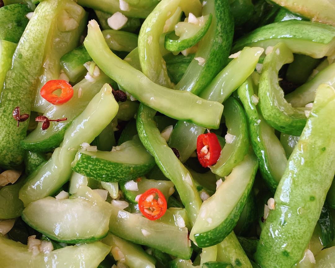 凉拌小黄瓜花成品图