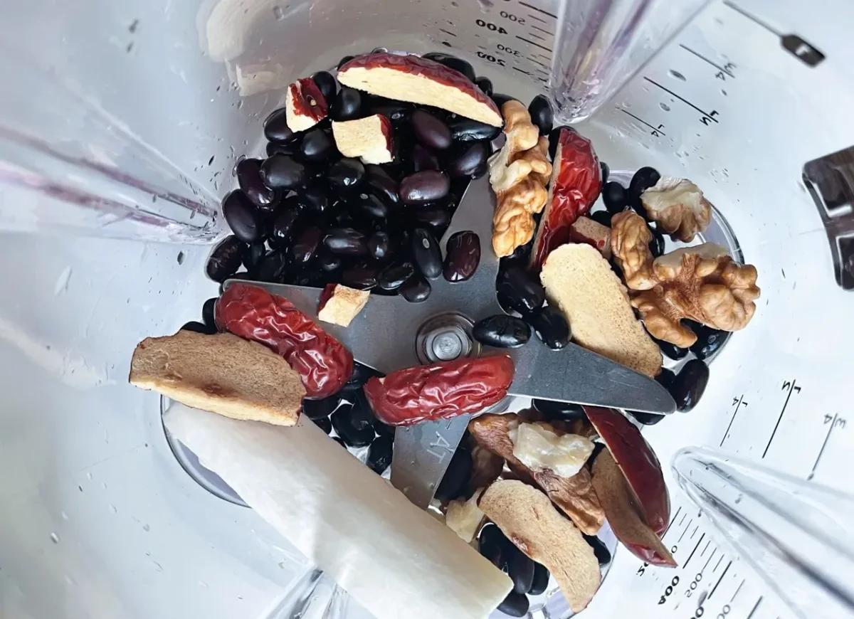 淮山药饮品搅拌过程图