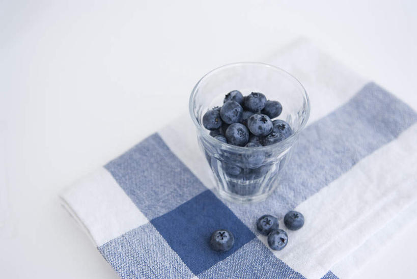 草莓牛奶成品与装饰展示