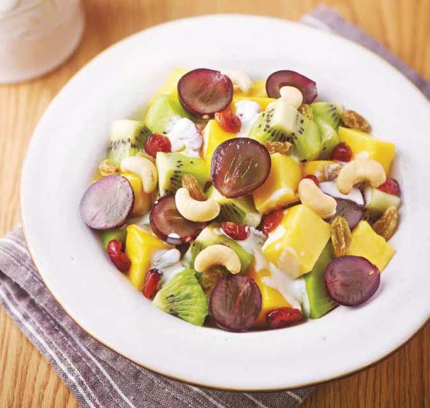 酸猕猴桃与其他水果搭配制作的水果沙拉