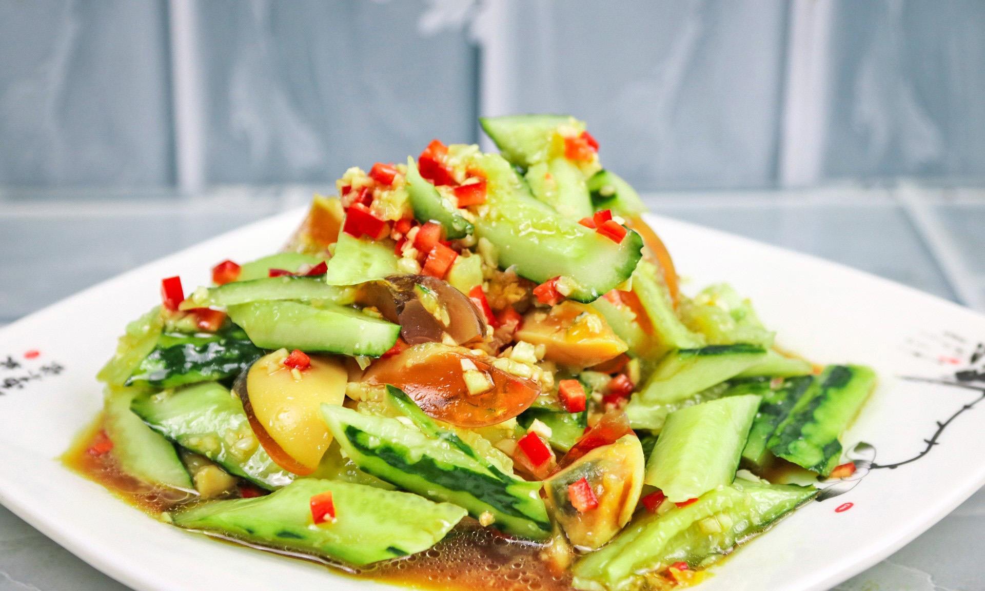 皮蛋拌松花菜成品图,色泽清新,食材搭配合理,呈现家常风味 清爽家常菜皮蛋拌松花菜成品图