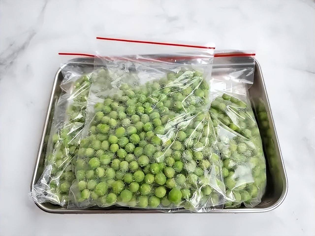 家庭厨房中青豌豆的储存方法示意图