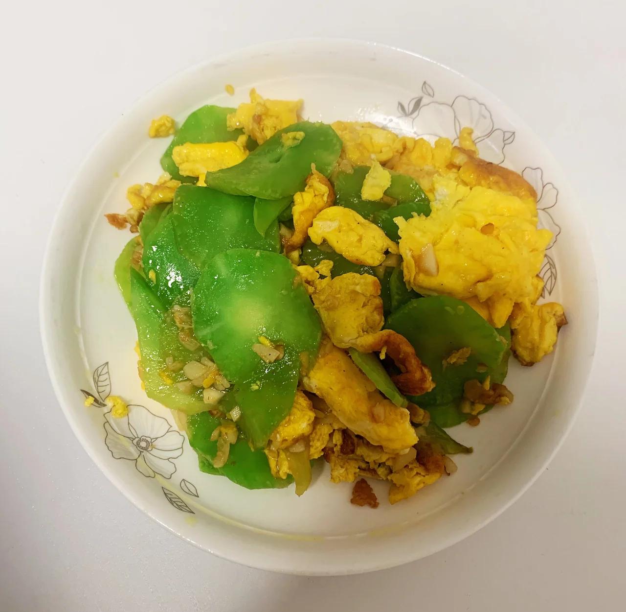 成品青笋炒鸡蛋装盘效果