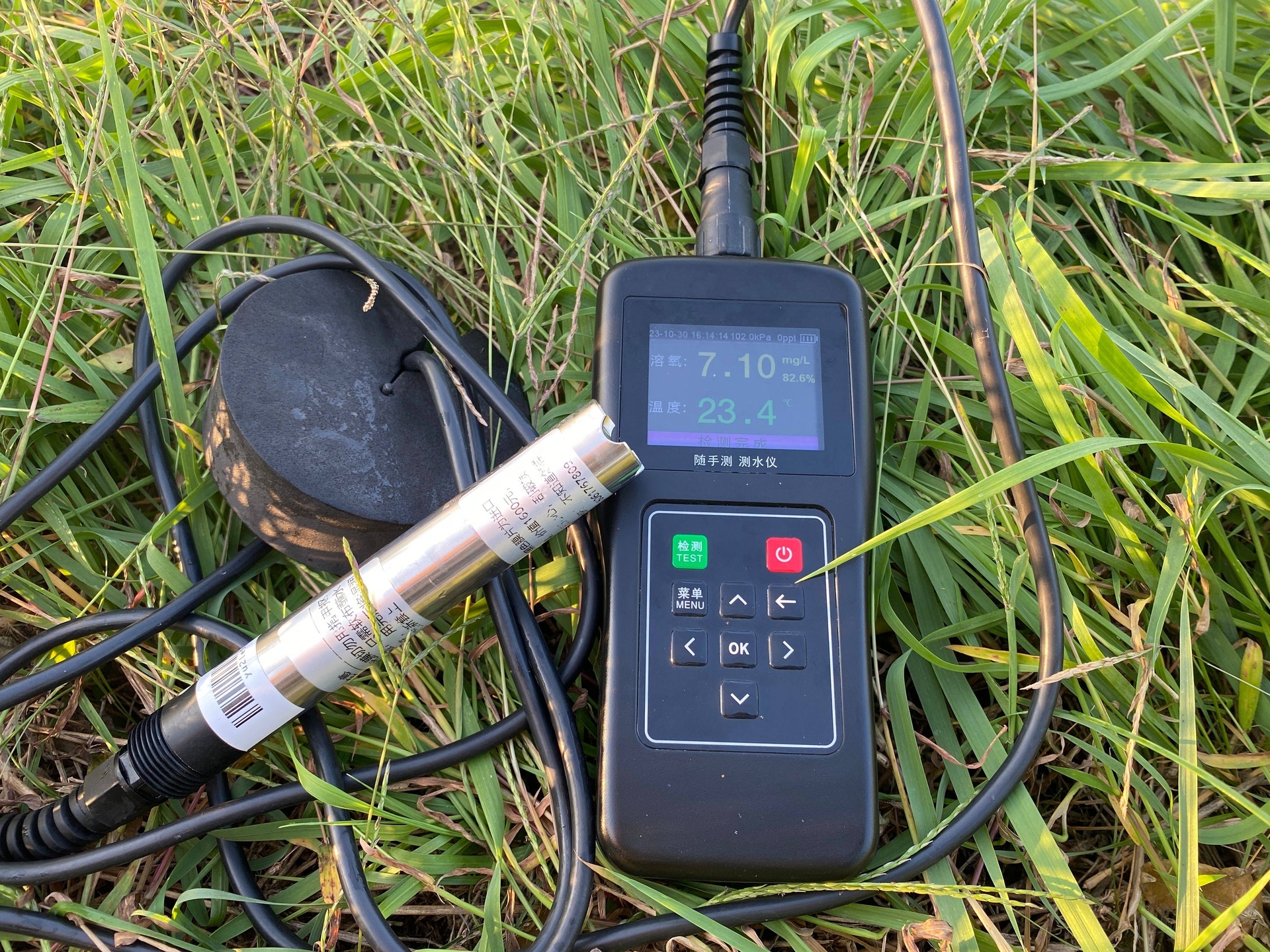 使用便携式EC和pH检测仪监测营养液状态 水培侧柏营养液检测设备