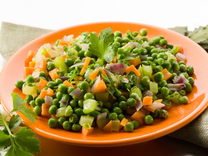 荷兰豆与其他蔬菜搭配沙拉