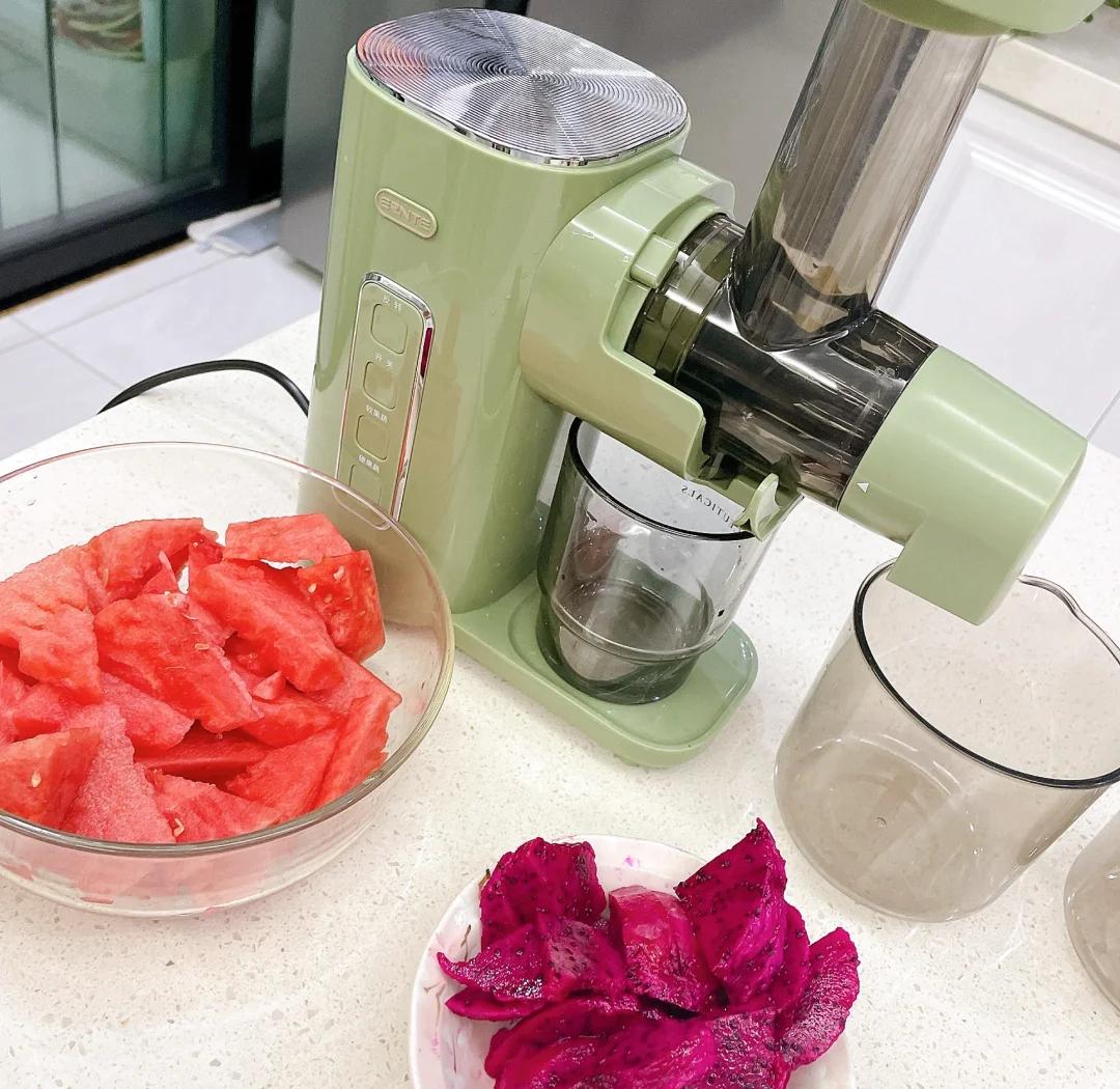 火龙果与豆浆搭配榨汁的原料展示