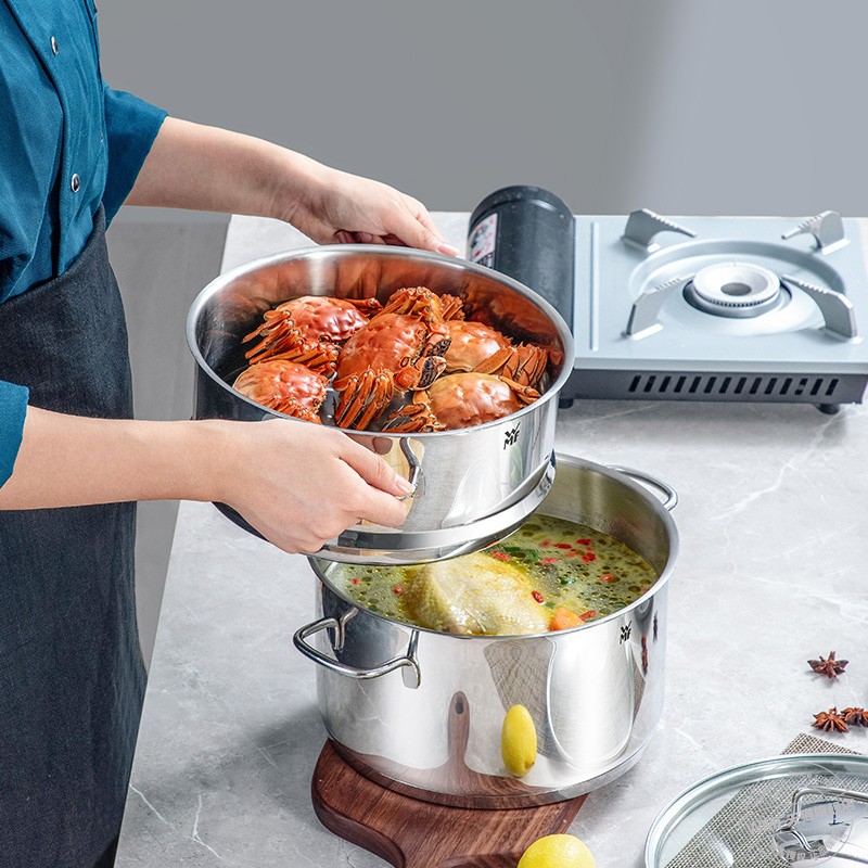 展示蒸锅中的鸡蛋蒸螃蟹正在蒸制的过程 鸡蛋蒸螃蟹蒸制过程图