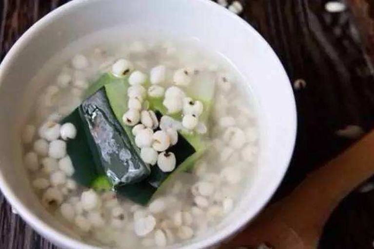 白扁豆花与绿豆薏米汤
