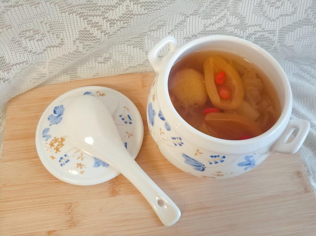 木瓜花生鱼尾汤成品图