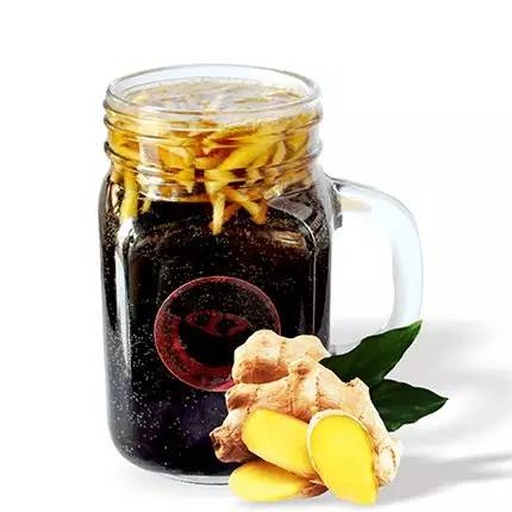 冰箱中存放的密封玻璃瓶装生姜水