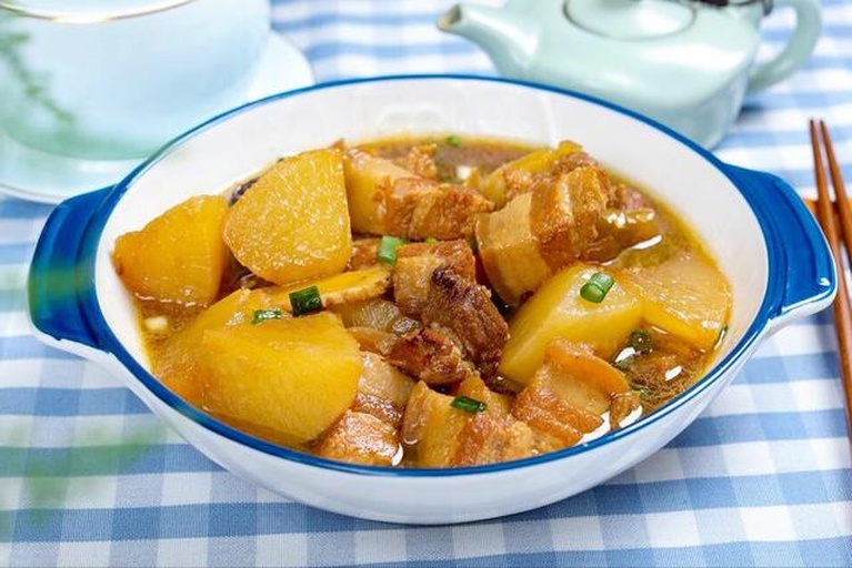 红皮萝卜炒五花肉