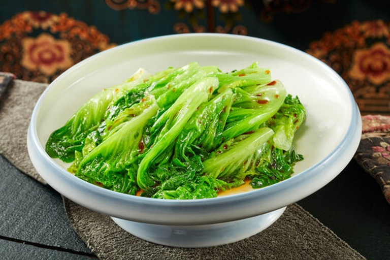 成品清炒生菜装盘效果