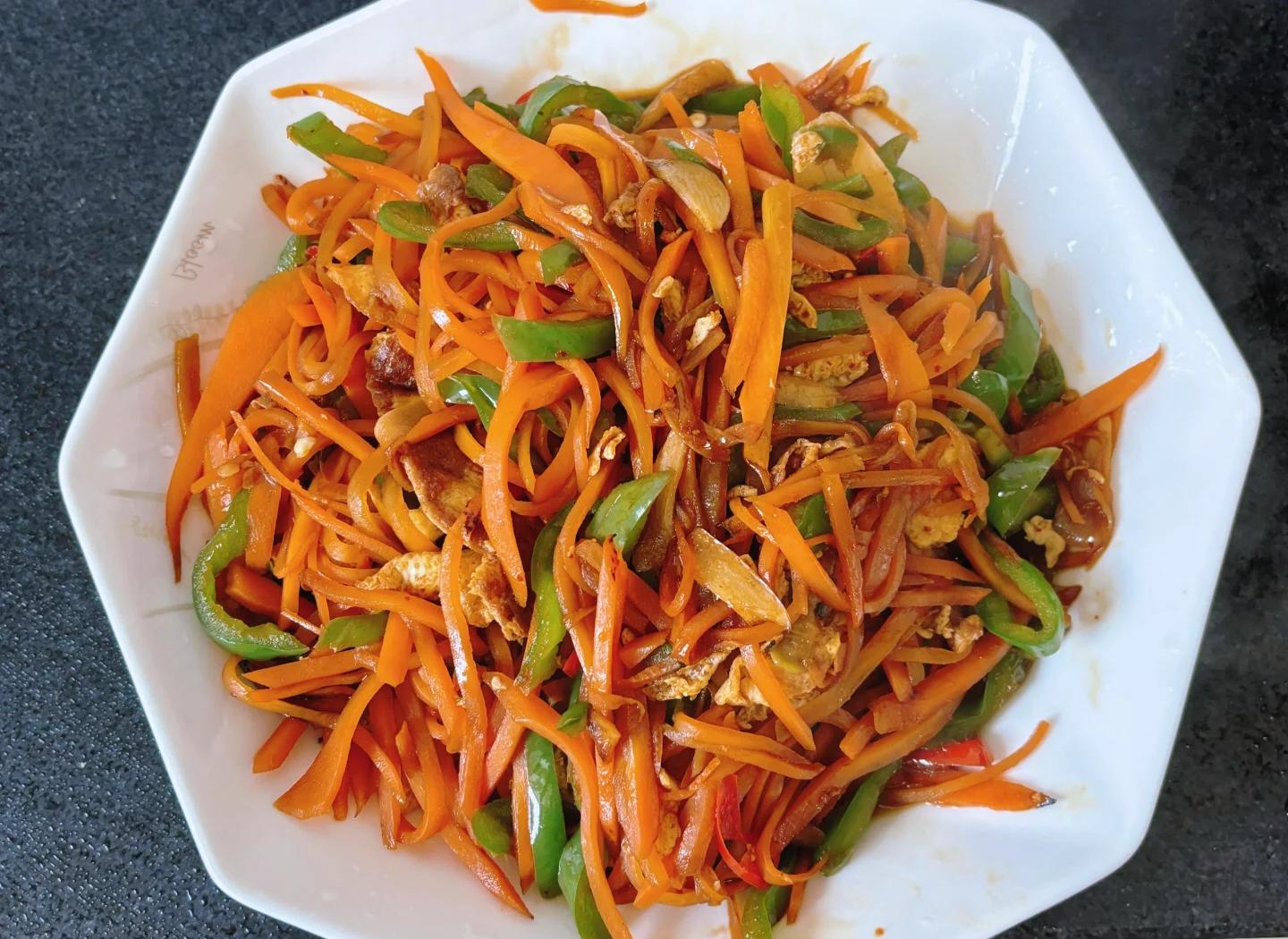 平菇炒三种菜成品图