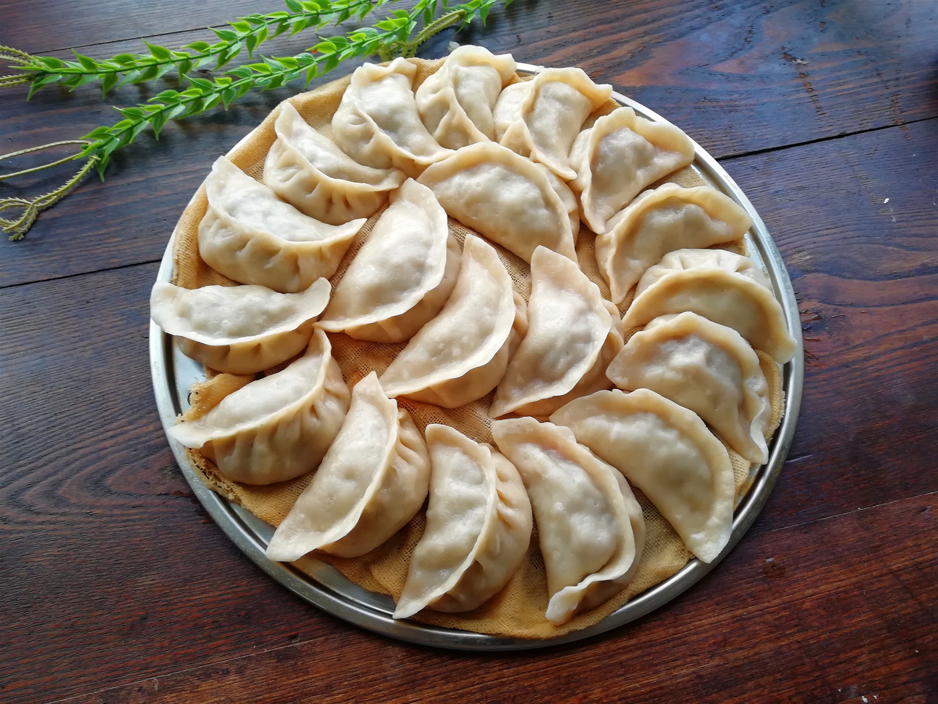 成品香芹马蹄饺子特写