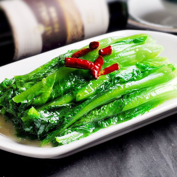 油麦菜与洋葱正在翻炒过程