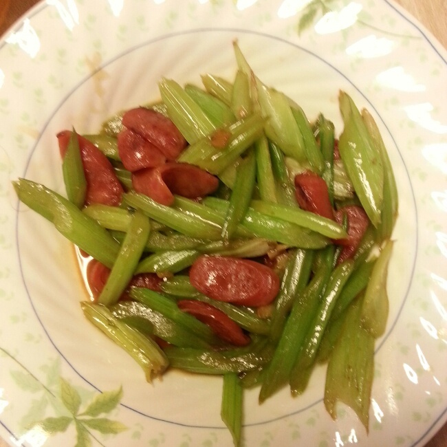 香肠炒芹菜的健康搭配建议