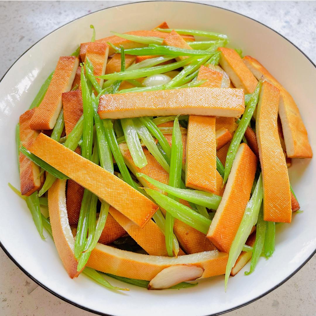 菜花炒豆腐干过程图