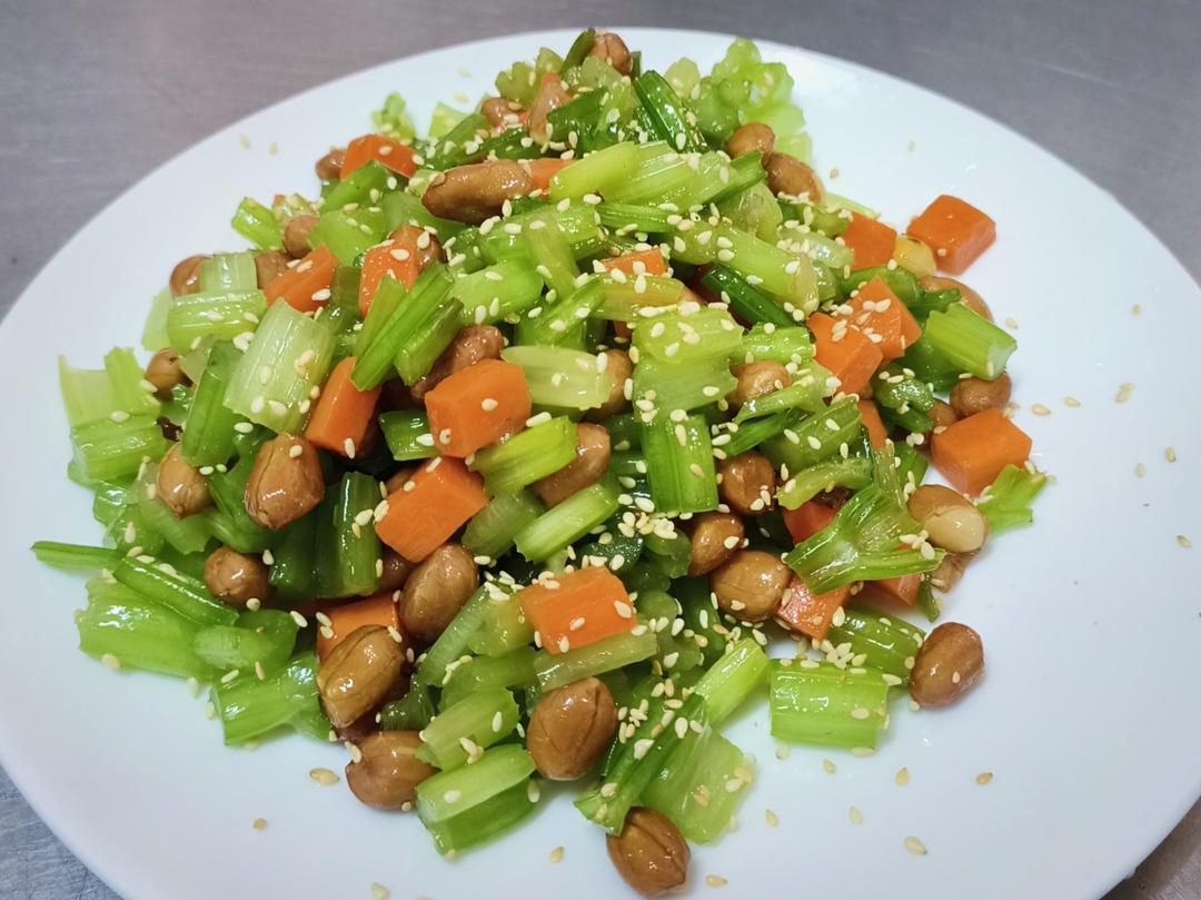 山芹凉拌做法示意图