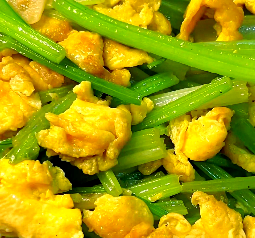 山芹炒鸡蛋菜肴成品图