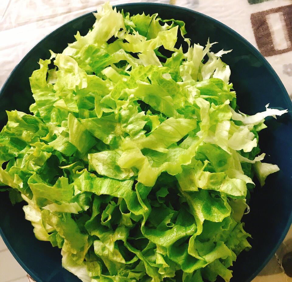 生菜在沙拉中的应用