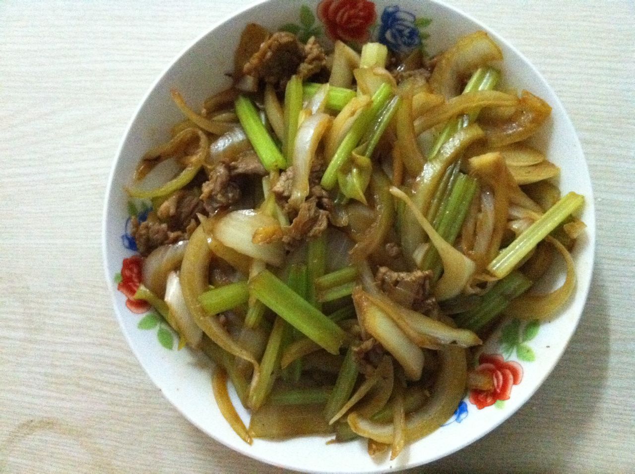 清炒山芹牛肉成品图