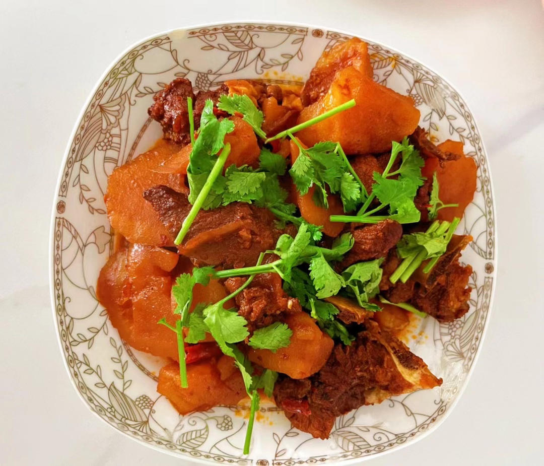 东北红皮萝卜家常菜成品图