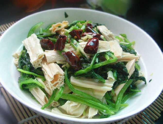 凉拌菠菜折耳根成品图