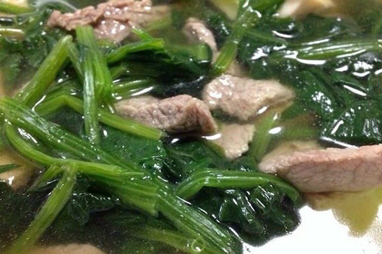 菠萝与牛肉营养成分对比图,展示其互补性 菠萝与牛肉的营养搭配图