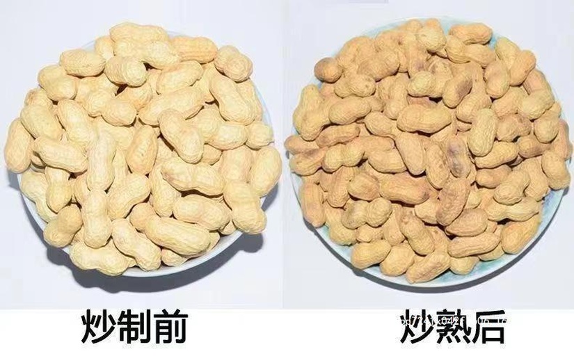 左侧为未炒制的带壳花生,颜色浅褐,表面光滑;右侧为经中粗砂炒制后的成品花生,外壳呈金黄色,有明显砂痕,部分裂开露出金黄果仁。两者并列摆放于竹编簸箕上,背景为中国农村厨房环境 花生炒制前后对比图