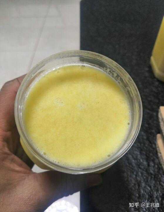 酸梨汁过滤与装杯展示