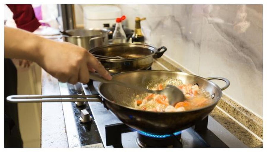 烹饪过程特写图