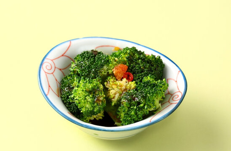 凉拌西兰花摆盘效果