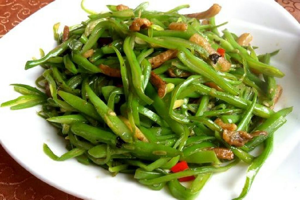 冷冻辣椒解冻后用于中式炒菜的成品图
