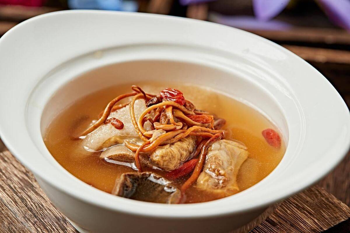 金虫草泡水饮用图